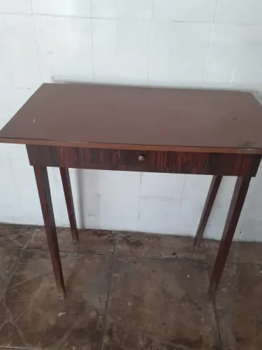 Mesa escrivaninha pequenacom gaveta