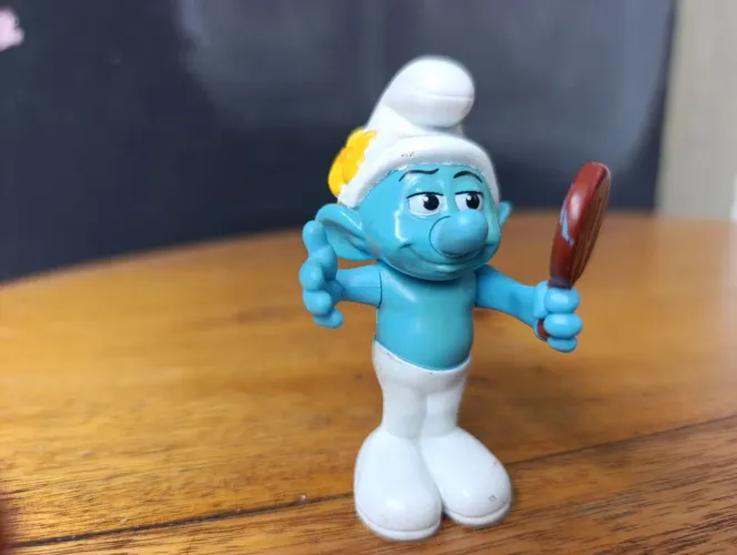 BONECO SMURFS VAIDOSO MCDONALD'S 2011 RARIDADE. 8 cm