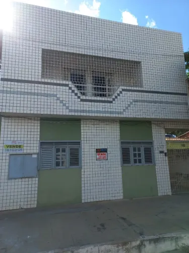 PREDIO COM 1 APTO E 2 LOJAS