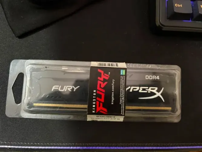 Memória Kingston FURY HyperX DDR4 16GB 3600MHz CL18 - Nova