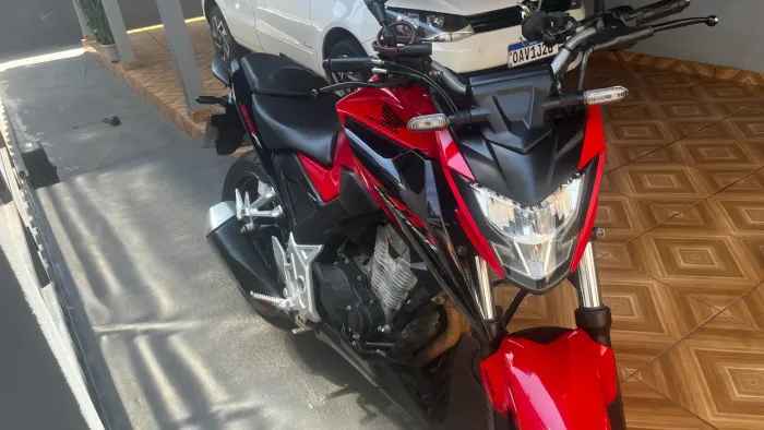 Honda CB 300F