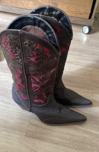Bota Carmen steffens.