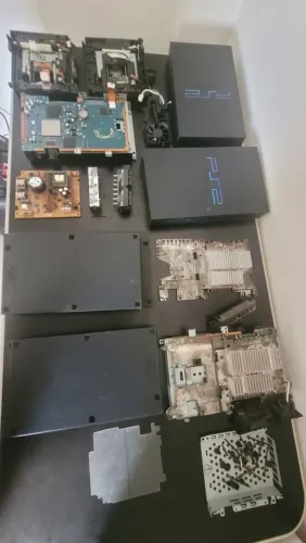 Lote de peças e carcaças de playstation 2... JÁ ESTÁ NO MENOR PREÇO
