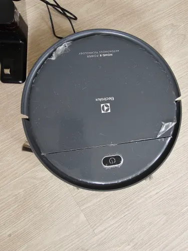 Robo aspirador de pó Electrolux modelo ERB30 BIVOLTLT