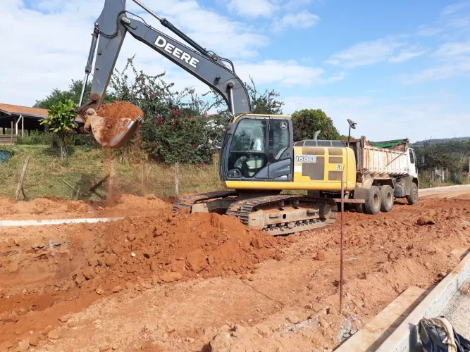 ESCAVADEIRA HIDRÁULICA