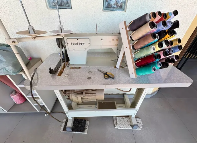 VENDE-SE MÁQUINA DE COSTURA RETA INDUSTRIAL BROTHER