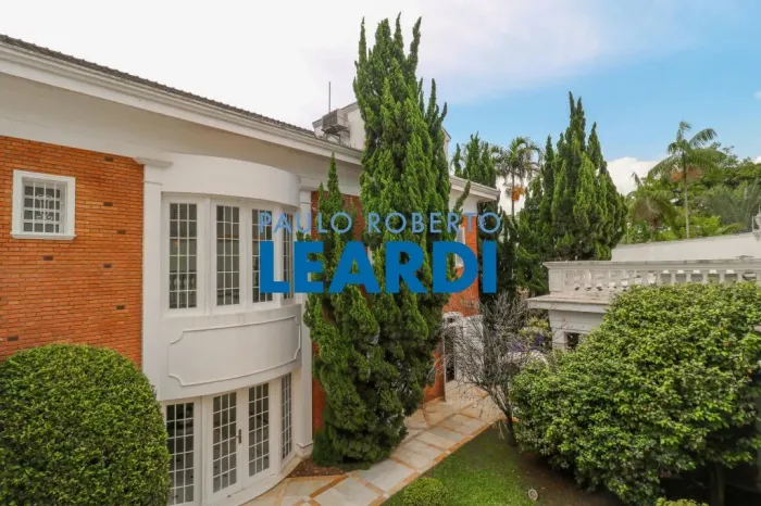 CASA ASSOBRADADA - CIDADE JARDIM - SP