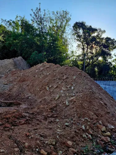 TERRA PARA ATERRO PRONTA PARA ESTA FINALIDADE