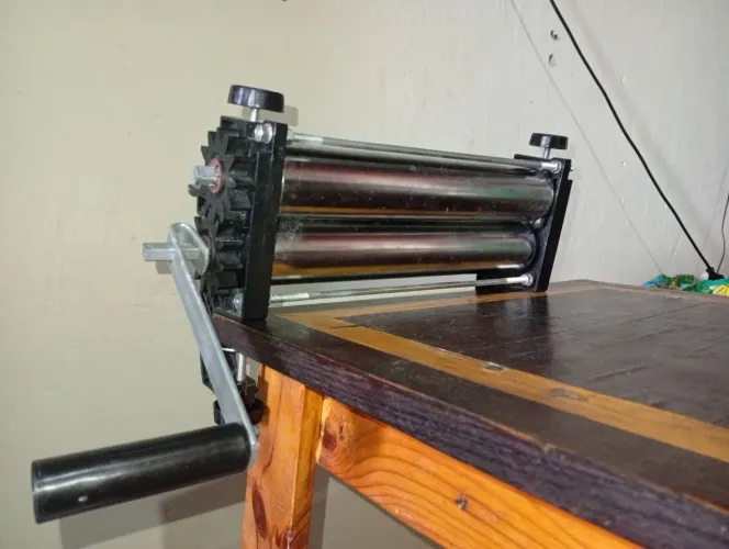 Cilindro manual para massas de salgados e pães.