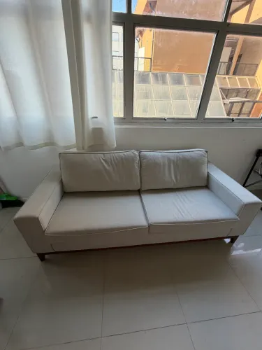 Sofá de linho dois lugares