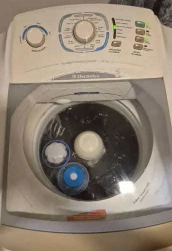 Máquina de lavar super conservada com garantia 