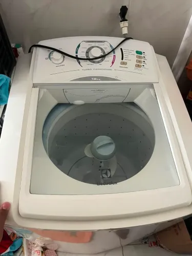 Maquina Electrolux 12k poucas avarias funcionando normalmente.