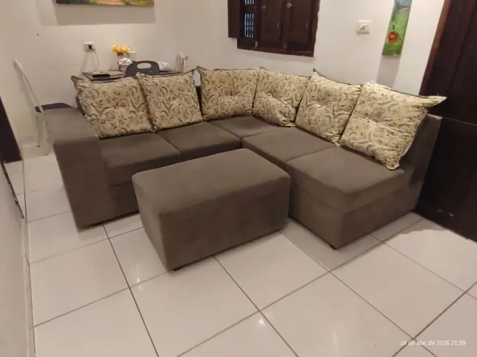 Sofá de canto com centro