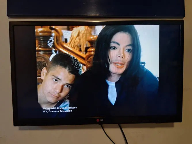 TV LG 29 polegadas novinha com HDMI e VGA.