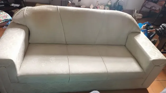 Vendo esses sofás, cadeiras e poltronas antigas