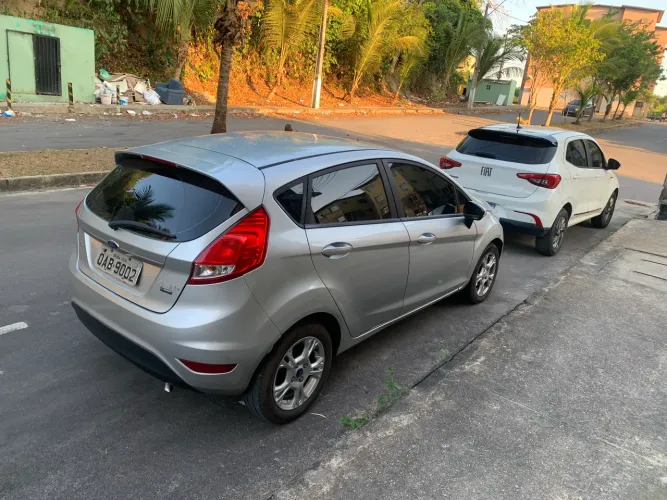 Ford Fiesta 1.6 16V Flex Aut. 5P 2014