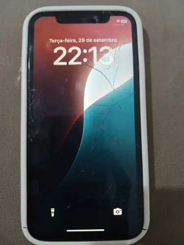 Iphone XR (Traseira quebrada,câmera com defeito)