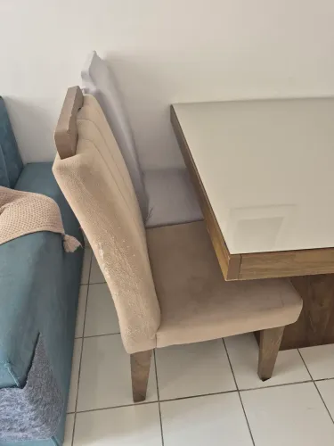 Mesa com 4 cadeiras