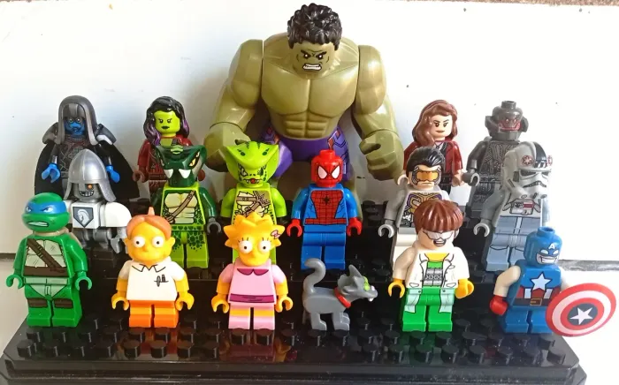 Lego - Minifigures Raras e Set Batcaverna - Raridade (usados em estado de novos)