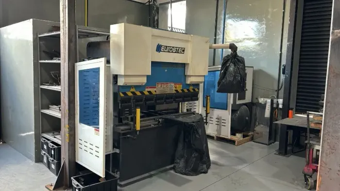 DOBRADEIRA DE CHAPAS EUROSTEC 63 TON /1600 NC 2021