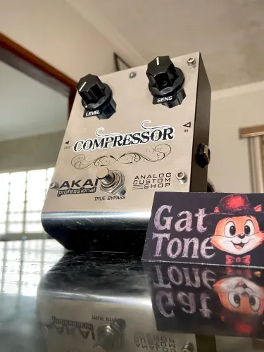 Pedal de Compressor Akai Professional Analog Custom Shop
