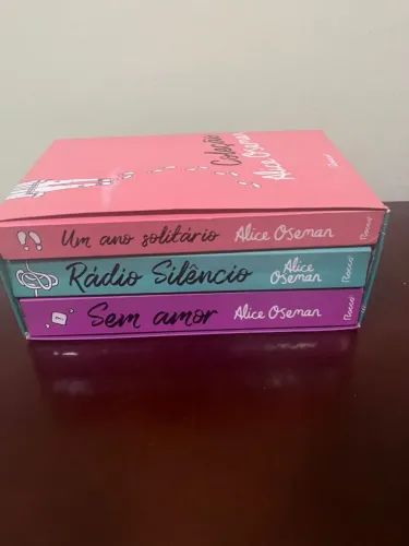 Box Coleção Alice Oseman.