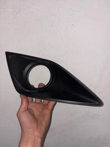Moldura Farol De Milha Esquerdo Fiat Cronos 100254308 