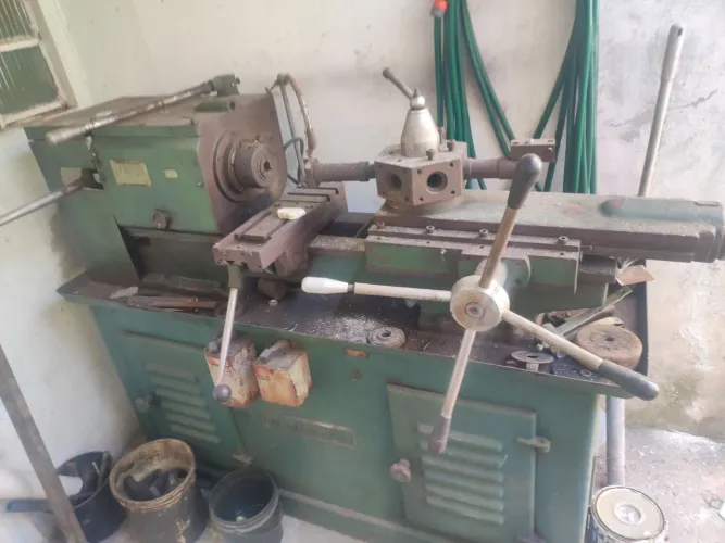 Torno revolver com caixa de óleo polimac