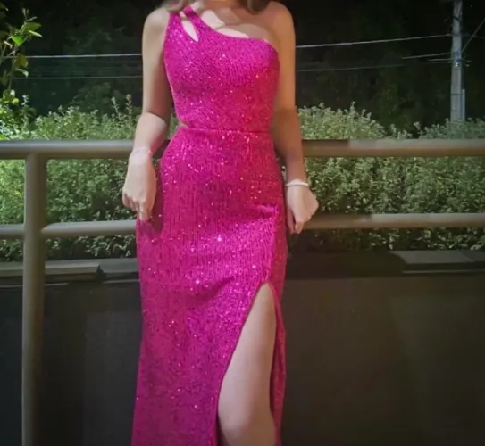 Vestido longo rosa brilhante