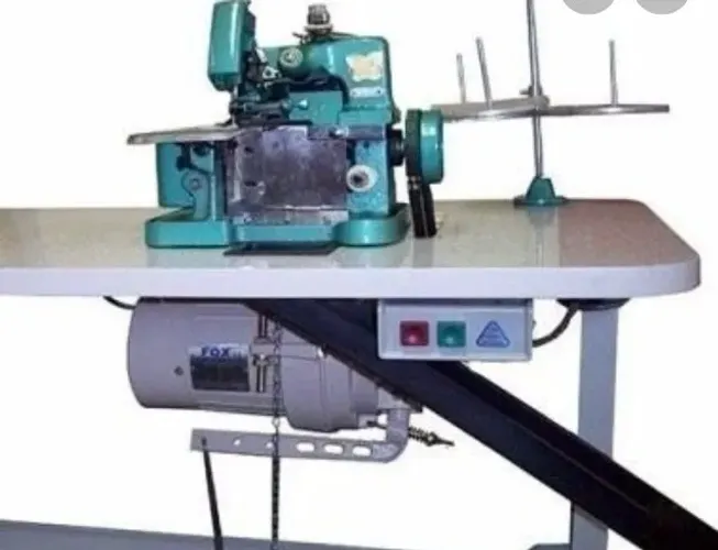 Vendo maquina Overlock Chinesinha Butterfly GN1-6. - Acompanha mesa, motor e pedal. - Biv