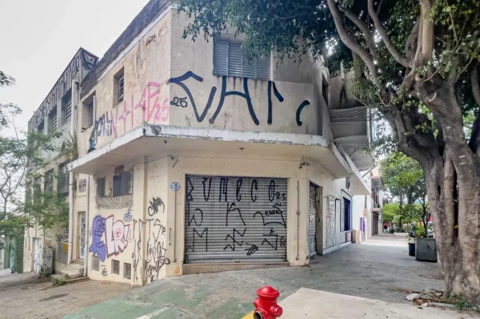 Loja na Rua Tonelero, 561 700 m²