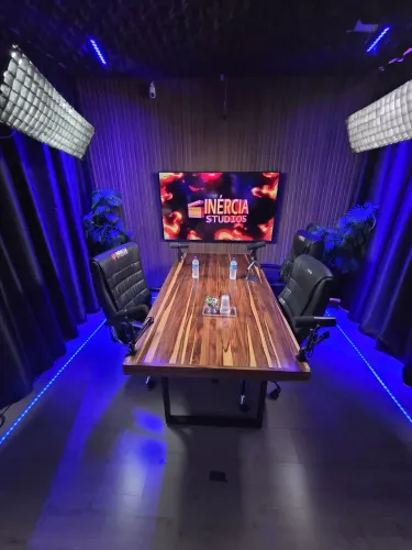 Produtora audiovisual (porteira fechada)