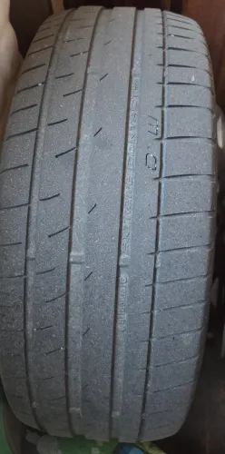Pneu Continental aro 16.