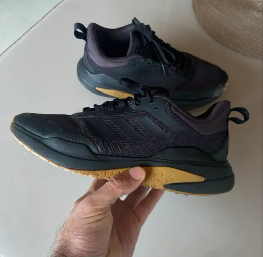 Tênis adidas