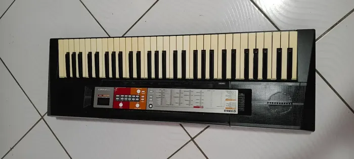 Teclado yamaha psr f50