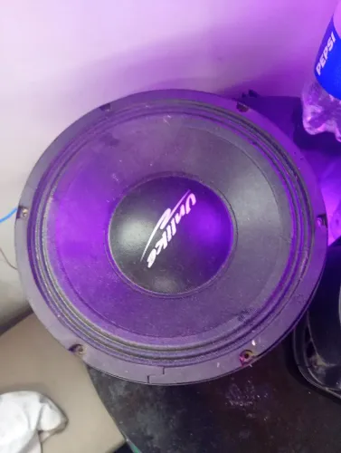 vendo um par de alto falante