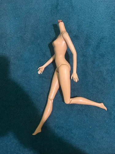 Corpo de boneca Barbie semi articulado