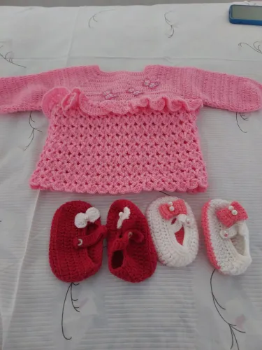 Kit casaquinho e sapatinho artesanal menina