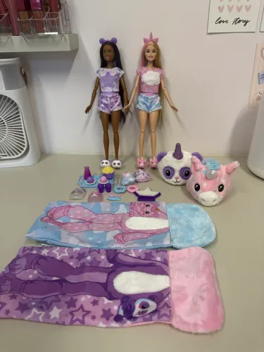 Boneca Barbie Cutie Reveal Festa do Pijama - 2 Bonecas + Acessórios