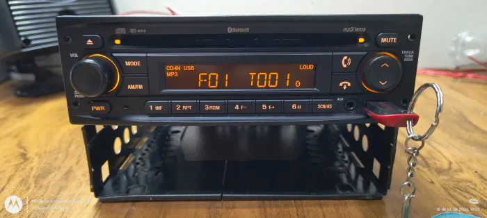 Auto rádio cd player Clarion GM Astra Vectra âmbar bluetooth Pen drive