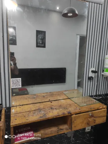 Vendo duas bancadas com espelho grande para barbearia ou salão