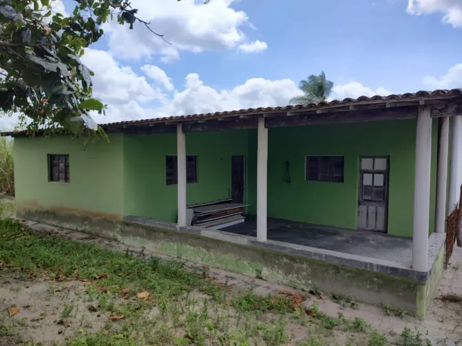 Sítio excelente, em Lagoa Seca. Apenas 700 metros da BR, com bastante fontes de água.