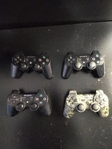 4 controles de PS3 ORIGINAIS