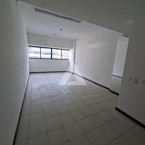Sala no Caminho das Árvores com 27m² à venda por R$ 180.000,00