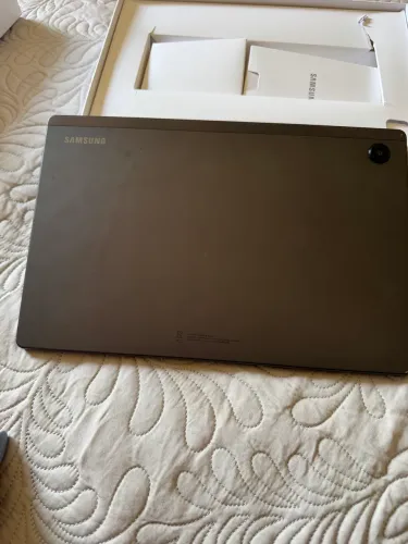 Tablete Samsung A8, capacidade 64 GB Wi-Fi . Excelente estado.