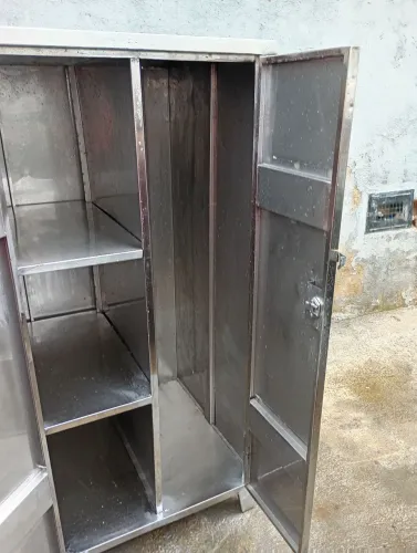 Armário inox para produtos de limpeza