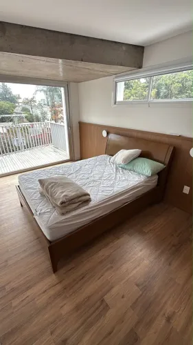 Cama de casal madeira semi-nova