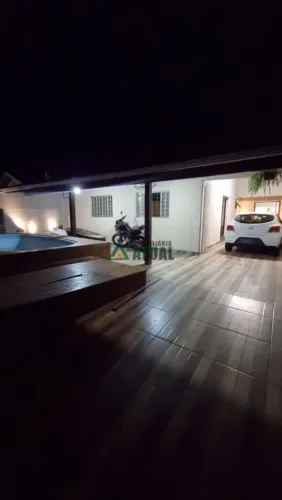CASA COM 3 QUARTOS SENDO UMA SUÍTE NA REGIÃO SUL