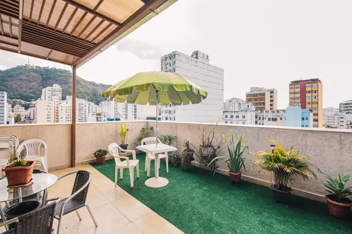 Uma cobertura com hidro, terraço e vista livre no Centro para venda