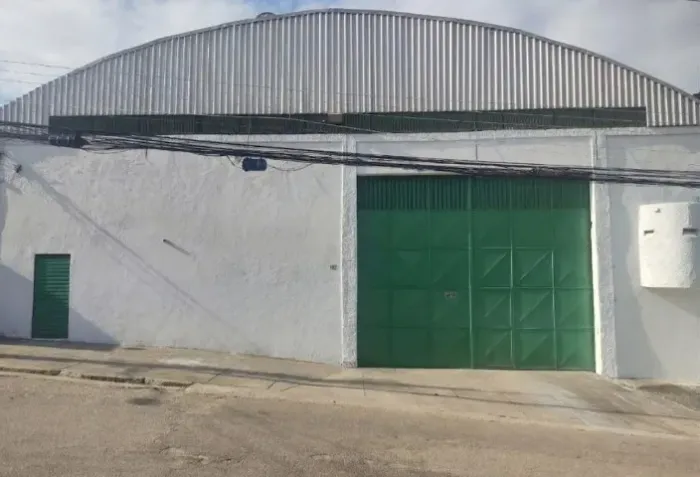 GALPÃO COMERCIAL NA PENHA - RJ